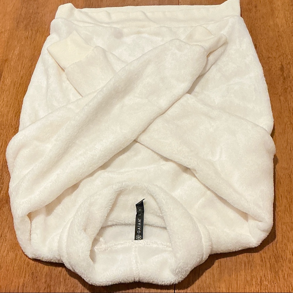 GAIAM Cozy White Fleece Pullover